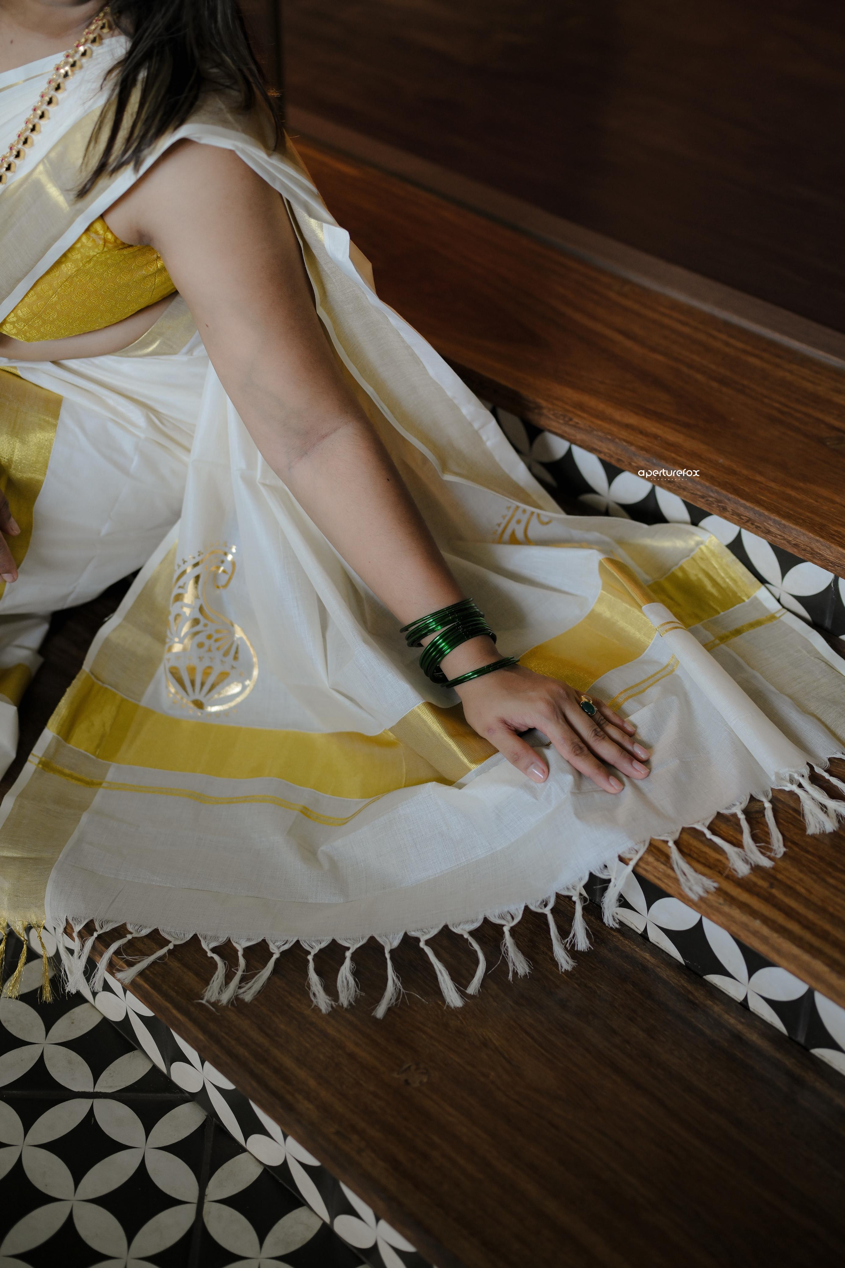 Womens golden Foil Kasavu set mund