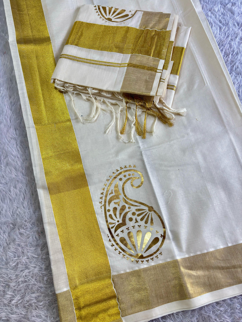Womens golden Foil Kasavu set mund
